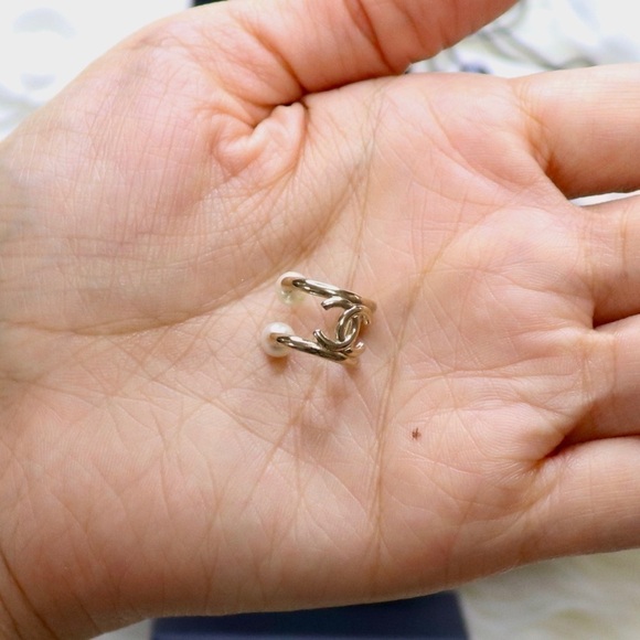 LOWEST! CHANEL Pearl Cuff Earring - Picture 3 of 7